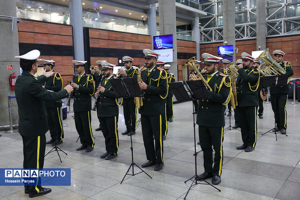 بازگشت طلایی‌پوشان بلندقامت دانش‌آموز ایران با کاپ قهرمانی