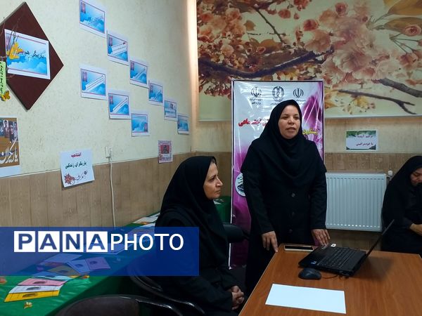 آیین افتتاحیه طرح کانون یاریگران زندگی و برپایی نمایشگاه مبارزه با آسیب‌های اجتماعی در دبیرستان شهید همت ملارد