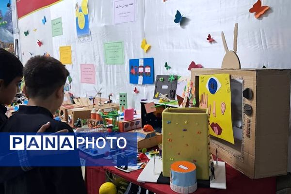 گرامیداشت «هفته پژوهش» در دبستان شهید دکتر چمران ناحیه دو شهرری 