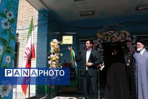 آیین نواختن زنگ بازگشایی مدارس در بهارستان‌2