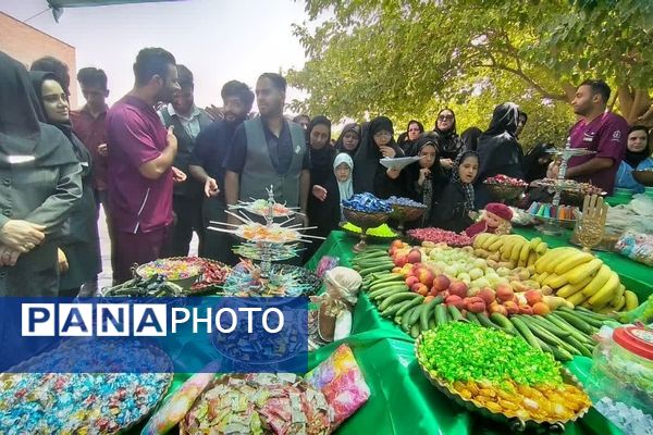 برپایی سفره‌ی احسان در محوطه بیمارستان فوق تخصصی آیت‌الله یثربی کاشان