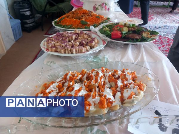 جشنواره غذاهای بومی محلی به‌مناسبت ایام‌الله دهه فجر در آموزشگاه علاقبندنیا ملارد