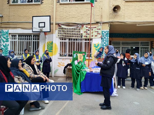 جشن روز مادر و جشنواره کیک و دسر در دبیرستان دخترانه دانشور ۲ 