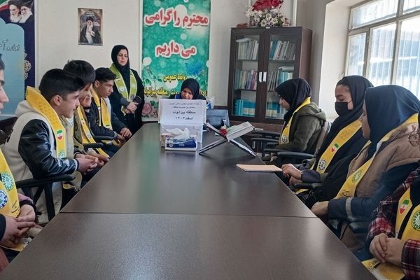 برگزاری جلسه شورای دانش‌آموزان با مسئولان در بیرانشهر