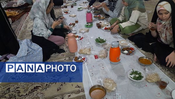 اعتکاف دانش آموزی در مسجد فاطمیه گنبد سبز نیشابور