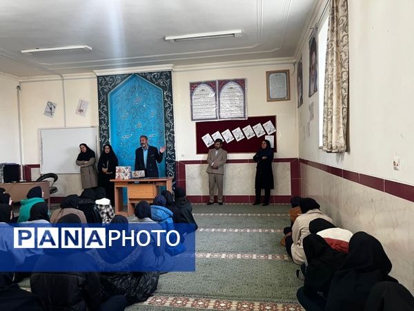 تجلیل از برگزیدگان مسابقات قرآنی 