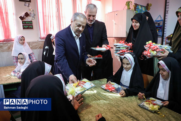 آیین تجهیز ۴۰۰۰ کتابخانه کلاسی با حضور وزیر آموزش و پرورش