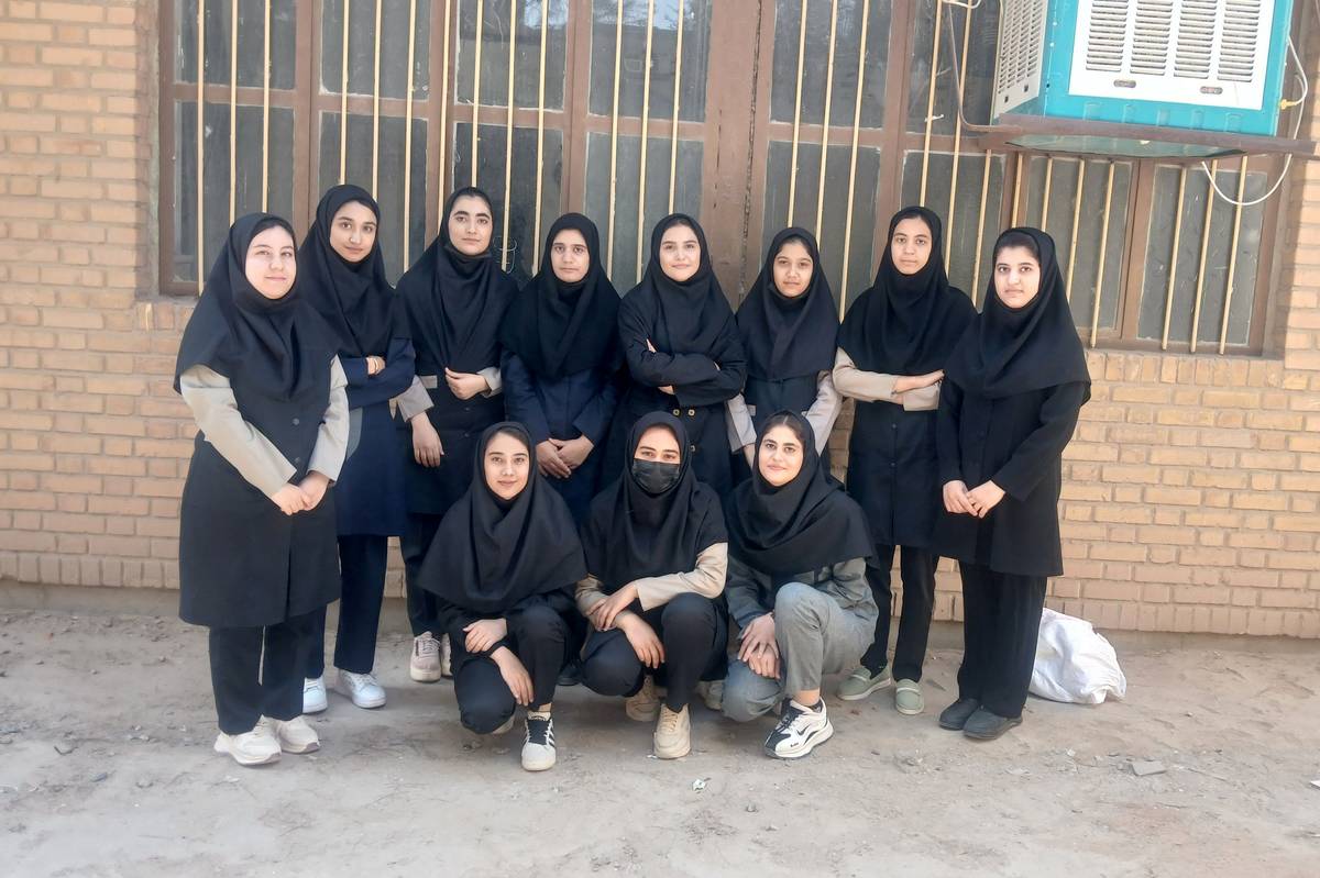 قاب یادگاری از دانش آموزان پایه دوازدهم دبیرستان زکیه