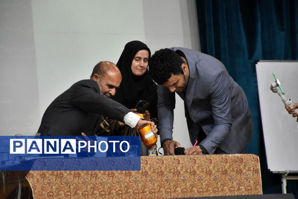 تجلیل از پیشکسوتان عرصه آزمایشگاه در یزد