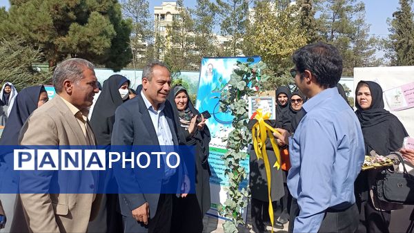 نمایشگاه پیمان مهر در دبیرستان آرمیتا مصلی نژاد