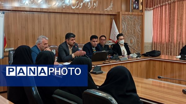 جلسه بررسی عملکرد و کیفیت آموزشی مدارس شهرستان بن با حضور مسئولان استانی