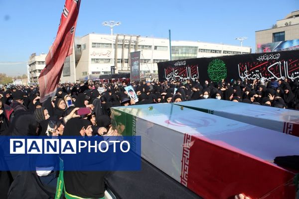 بدرقه پیکر مطهر ۱۳ شهید گمنام در اجتماع عظیم فاطمیون مشهد