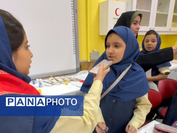 شکوفایی استعدادهای هنری دانش آموزان پایه چهارم دبستان آرمینه مصلی نژاد