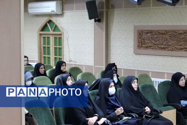 نشست تخصصی اجرای طرح نماد و لیگ جت در مدارس متوسطه ناحیه یک یزد