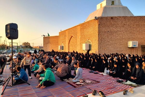 قرائت دعای باران و نماز جماعت در روستای دهنو خلیل آباد