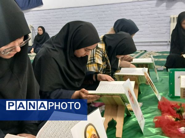 محفل انس با قرآن در دبیرستان دخترانه فاطمیه 