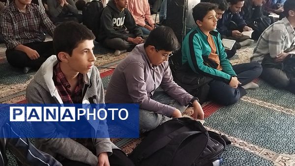 زیارت عاشورا  با یاد شهدای غزه در دبیرستان شاهد ابوذر غفاری 