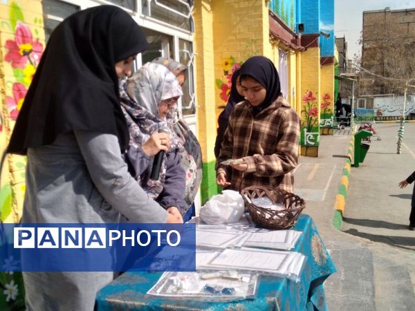 تقدیر از دانش‌آموزان ممتاز در دبیرستان دخترانه دلیری