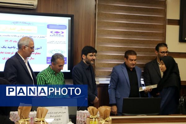 تجلیل از دانش‌آموز خبرنگاران پانا ناحیه یک شهرری به مناسبت روز خبرنگار