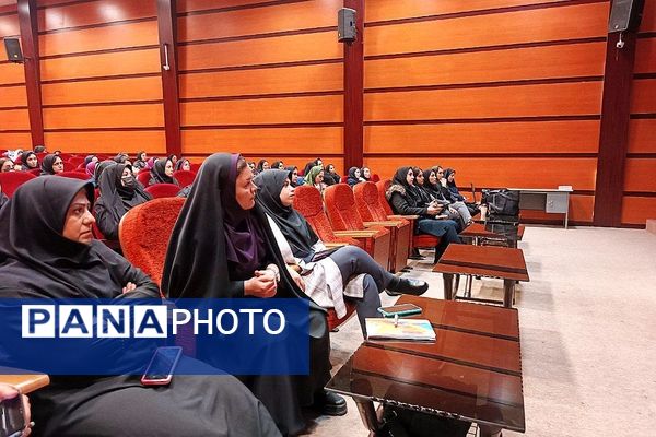 برگزاری کارگاه توانمندسازی مربیان پیش‌دبستانی در بهارستان‌۲