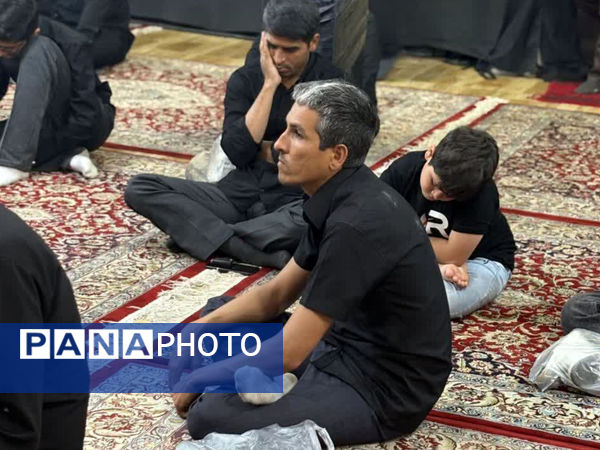 جوانان کاشمری پرچم عزای حسینی را برافراشتند