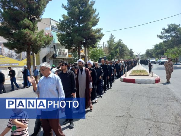 حضور دانش‌آموزان و فرهنگیان تربت‌جامی در عزاداری اربعین حسینی
