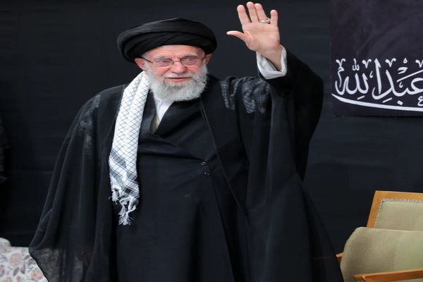 روایت حضور مقتدرانه رهبر انقلاب در حسینیه امام خمینی(ره)