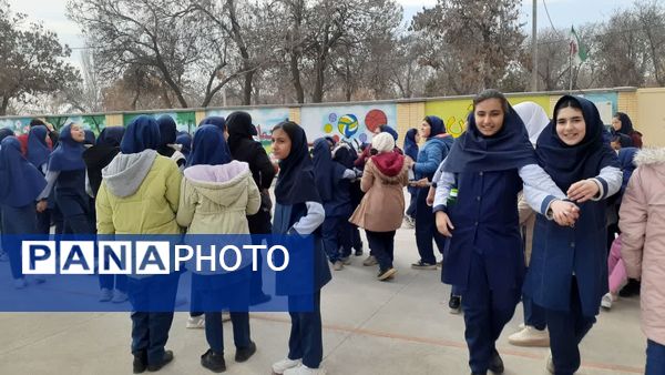 نمایشگاه دست‌ساخته‌های ورزشی و چالش عکس و لباس دوران کودکی و دلنوشته در مدرسه دخترانه ضحی ۲ شیروان