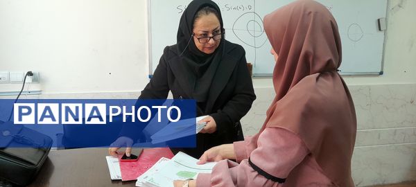 برگزاری آزمون پایش در دبیرستان فرزانگان استعداد درخشان شهرستان ملارد