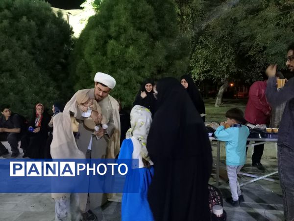 پایان شیرین دوره‌های آموزشی «غنچه‌های نور» با حضور چهره محبوب کودک و نوجوان در کاشان