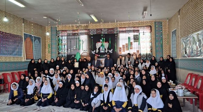 «لاله‌های روشن»،در دبستان الهام بروجن 