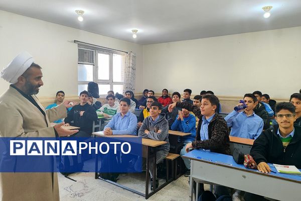 نشست تخصصی نماز در مدارس کهریزک 