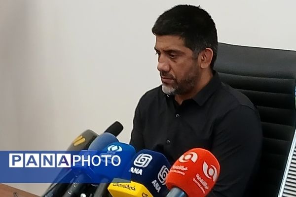 دبیر: شبکه‌های اینترنشنال، صهیونیست و کثیف هستند که فارسی بلد هستند