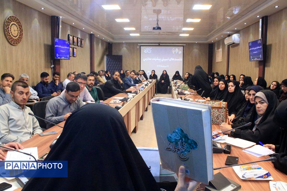 برگزاری نشست بصیرتی جهاد تبیین پیشرفت مدارس در بهارستاندو