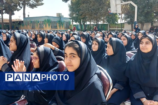 آیین بازگشایی مدارس با حضور نماینده مجلس شورای اسلامی در کهریزک 