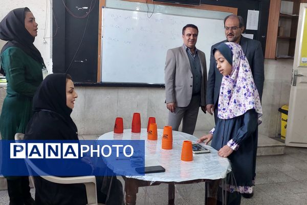 تصاویری زیبا از تمرکز دانش‌آموزان دختر در المپیاد رویش ناحیه۳ شیراز 