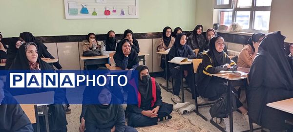 دومین جلسه هدایت تحصیلی پایه نهم در دبیرستان مادرمهربان خلیل آباد