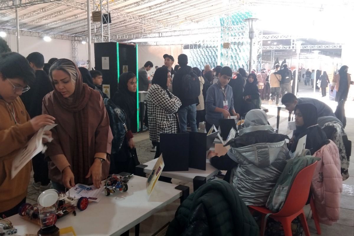 بازدید علمی مدرسه نرگس پردیس از پارک علم و فناوری