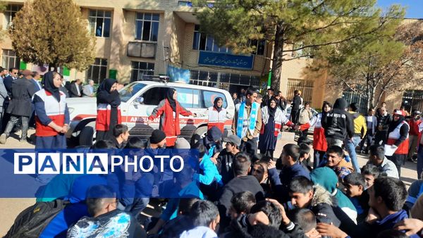 مانور سراسری زلزله در دبیرستان  پسرانه عشایر یاسوج 