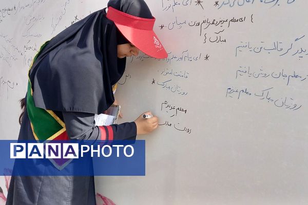پاسداشت مقام شامخ معلم در آموزشگاه هیأت امنایی فرزانگان ملارد؛ با نواختن زنگ سپاس معلم 