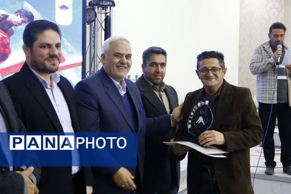 تقدیر از برگزارکنندگان مسابقات قهرمانی کشتی آزاد کارگران کشور در فیروزکوه
