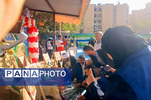 زنگ صلح  و دوستی در دومین روز از سال تحصیلی در مدرسه شاهد ائمه اطهار پاکدشت نواخته شد 