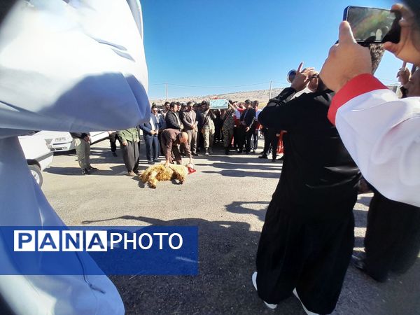 آنان که گمنامند زهرایی تبارند