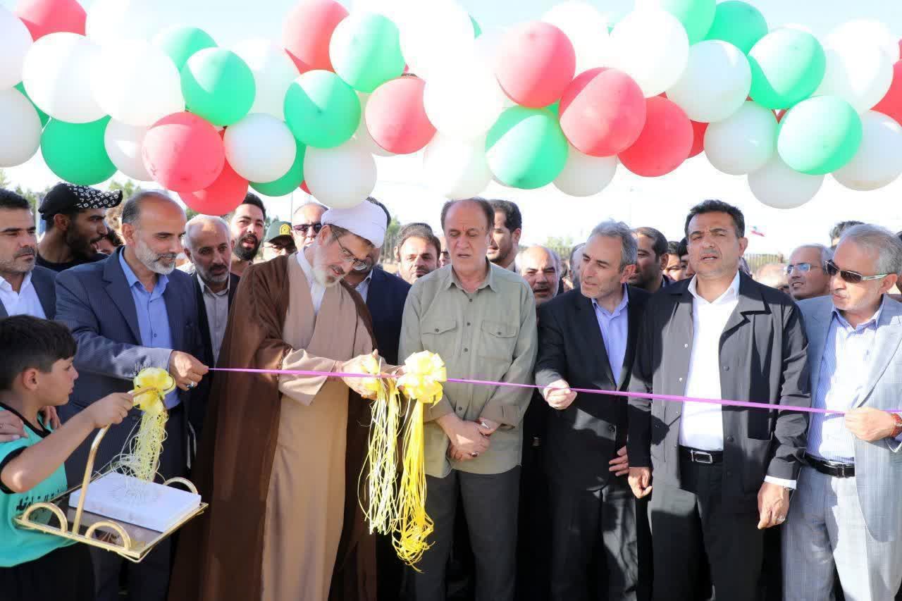 زمین چمن ورزشی در قهاوند با حضور نایب‌رئیس مجلس افتتاح شد