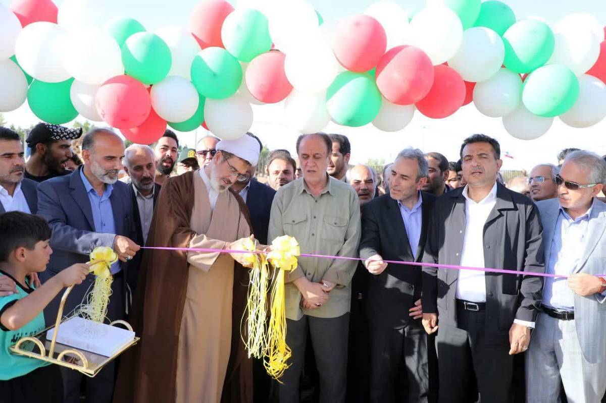 زمین چمن ورزشی در قهاوند با حضور نایبرئیس مجلس افتتاح شد