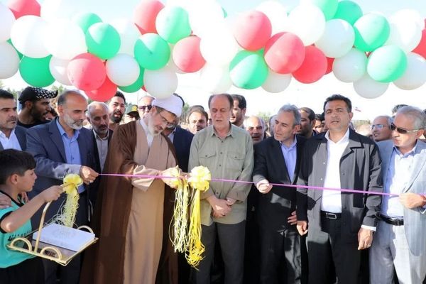 زمین چمن ورزشی در قهاوند با حضور نایب‌رئیس مجلس افتتاح شد