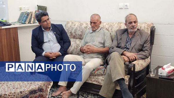 ادای احترام خبرنگاران پانا به مقام شهید جلال اقبال در چهل وششمین دیدار با خانواده شهدا
