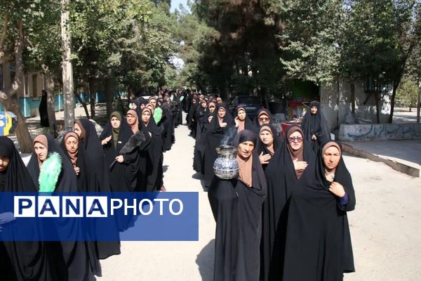 اجتماع خادمین حرم بی بی سکینه خاتون(س) در گلزار شهدا و حرکت به سوی حرم اُخت الرضا (ع)