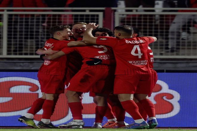 تراکتور با ۱۰ نفر، پرسپولیس را در ضربات پنالتی شکست داد