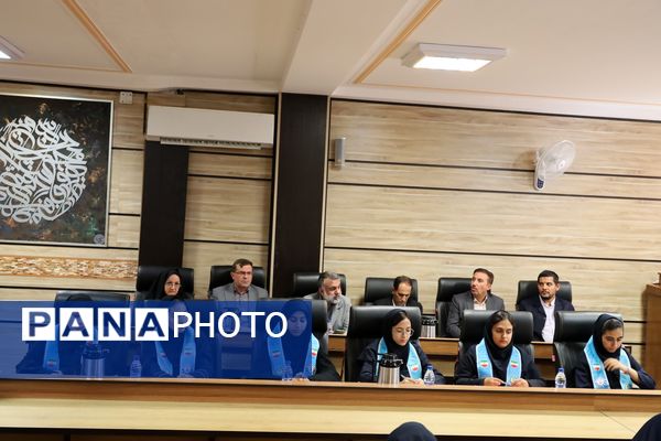 دیدار معاون پرورشی و فرهنگی وزارت آموزش و پرورش با نمایندگان دختر تشکل‌های دانش‌آموزی شیراز